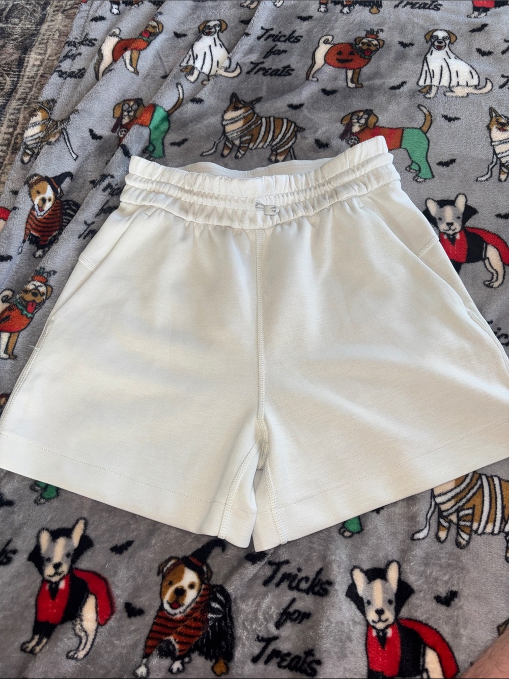 Lululemon Softstreme High-Rise Short 4"
White Opal